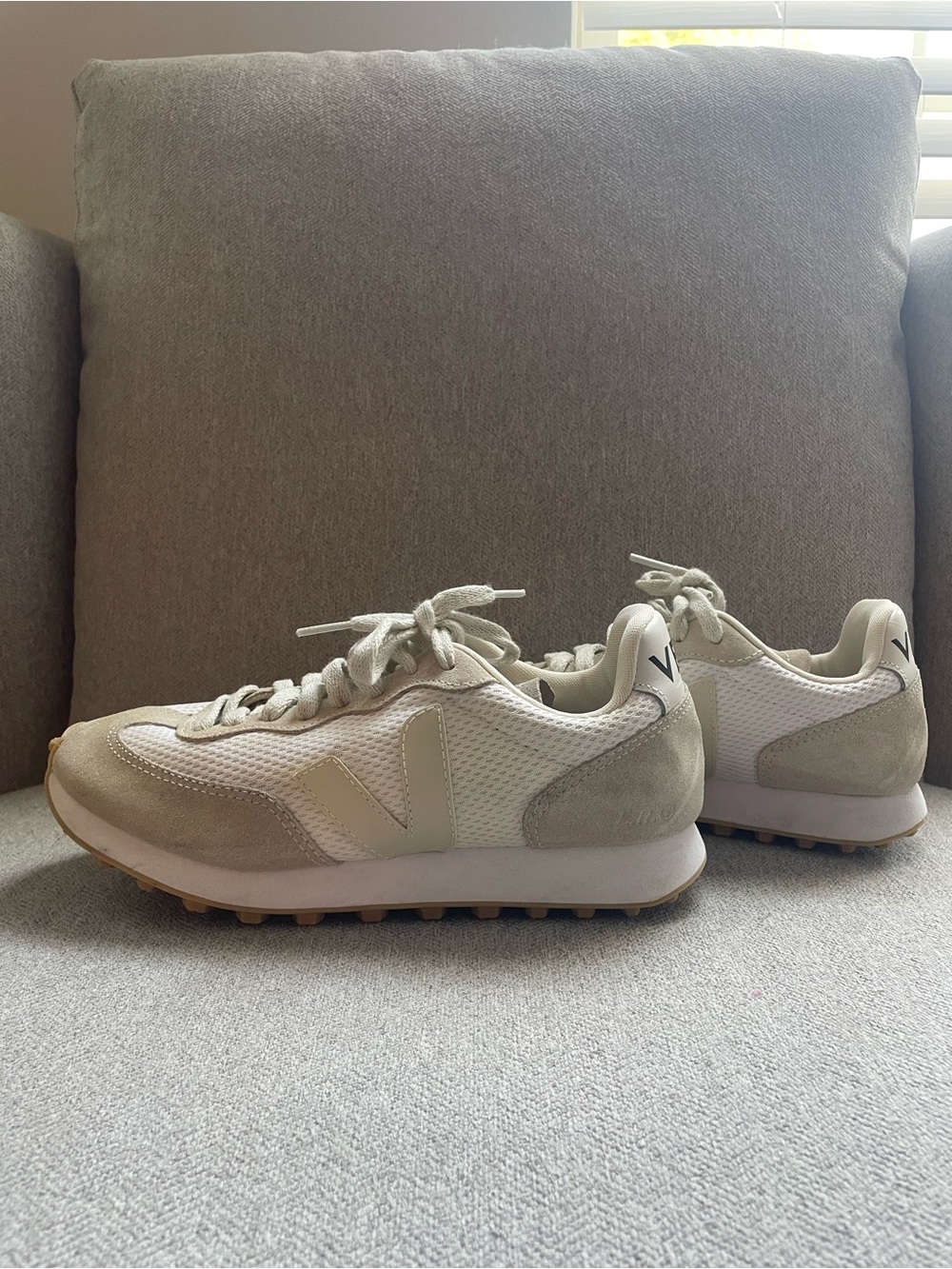 Veja Cream and White Low-Top Runner Sneakers